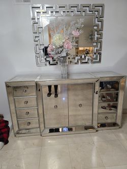 Omni Mirrored Buffet