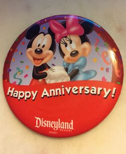 Mickey & Minnie Mouse, Happy Anniversary Red button pin
