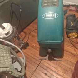Tennant CARPET CLEANER