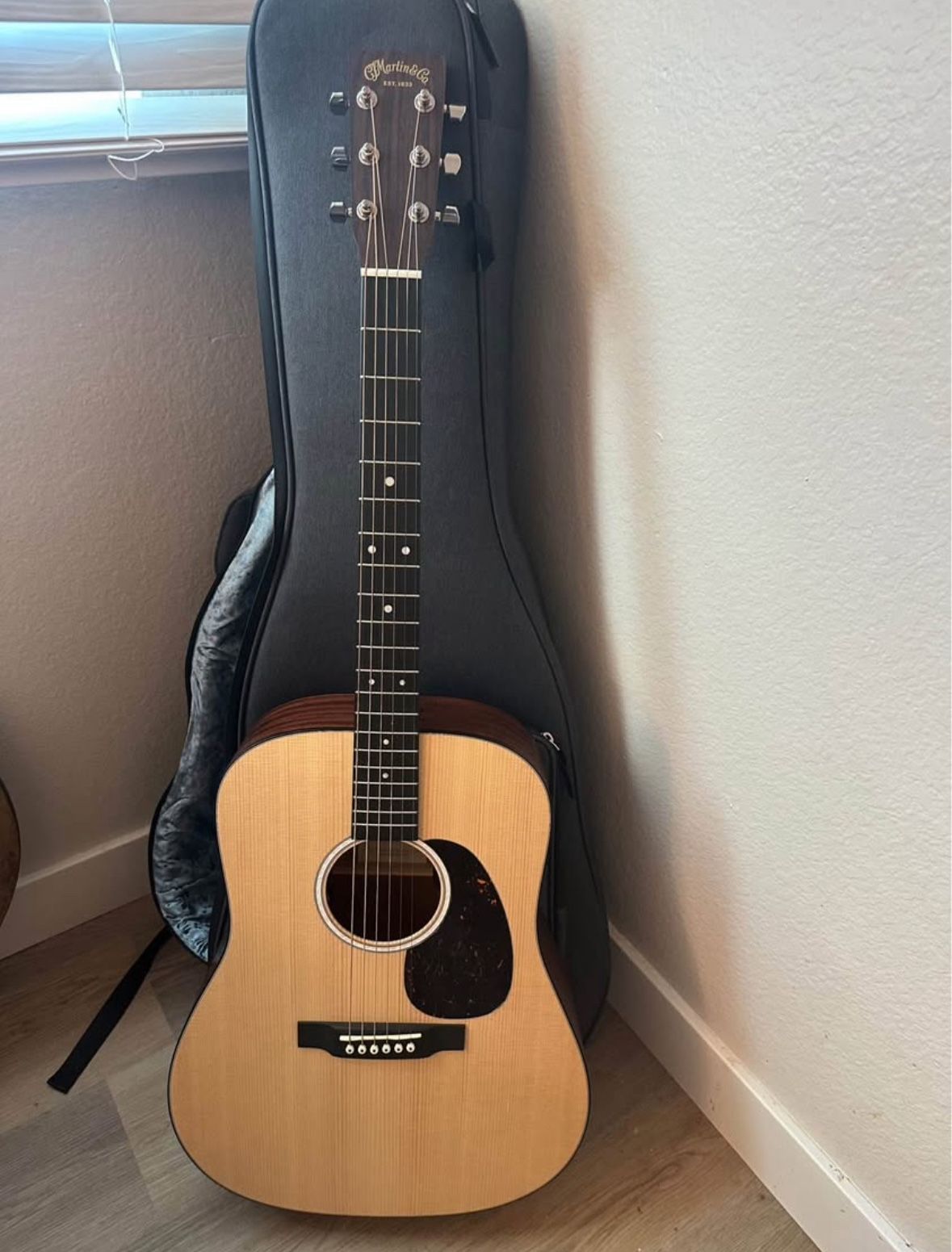 Martin Guitar D10-E