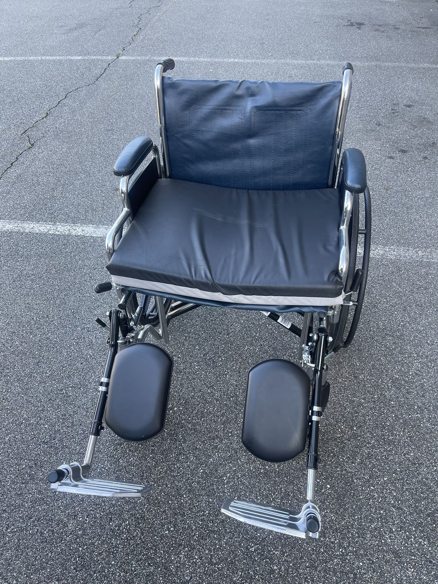 MedLine Wheelchair Excel Extra Wide 500LB Brand New