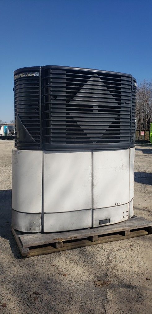 Carrier refrigerated trailer reefer unit kubota Bobcat engine