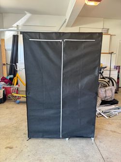 Brand new Portable Fabric Wardrobe Closet with Zipper