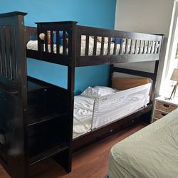 Twin Bunk Bed. 