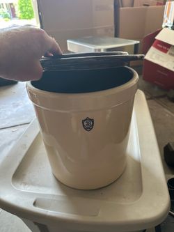 Pickling jar
