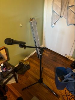 DR pro mic stand and sennheiser mic e835