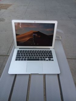Apple laptop