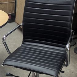 Meelano Leather chair