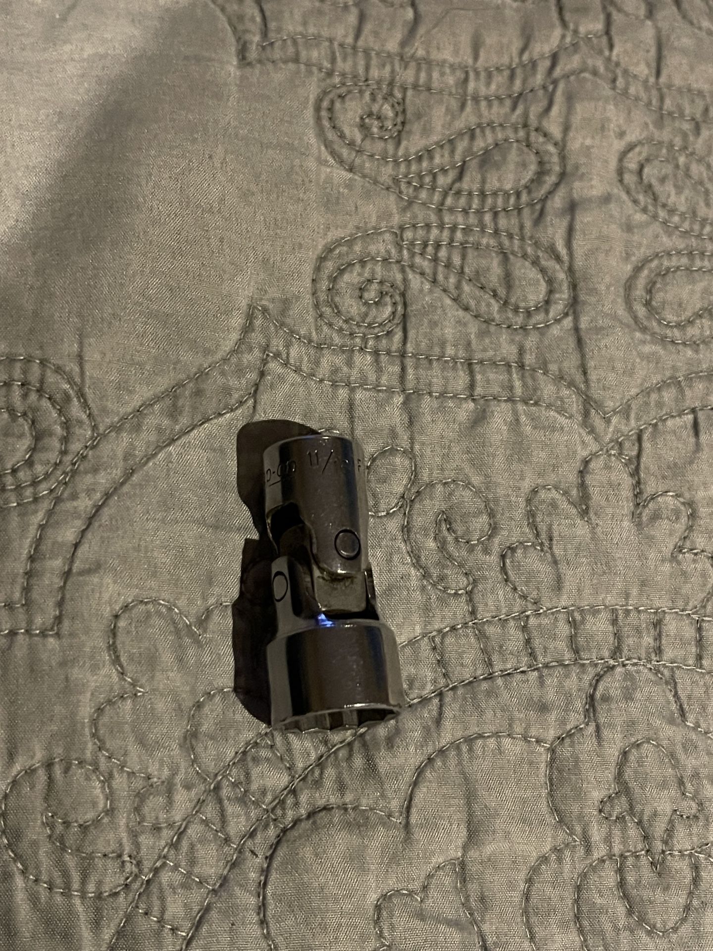 Snap On  11/16  12 Point Swivel Socket 