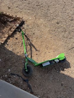 Razor Electric Scooter – Needs Charger