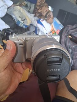 Sony nex-5 digital camera woth 2 lens