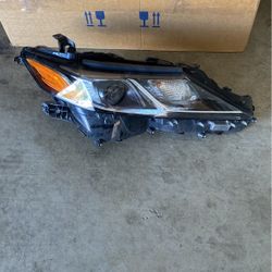 2018 SE Camry LEFT HEADLIGHT!!! 