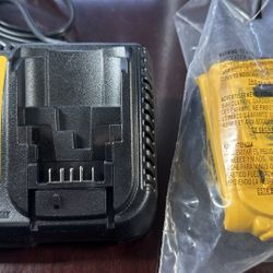 New DeWalt XR Battery+ Charger 4av 20v
