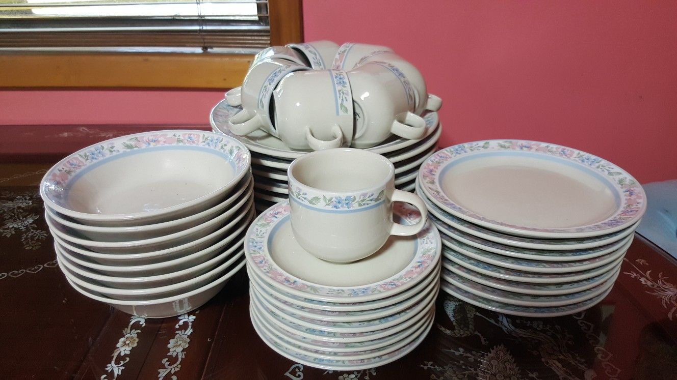 40 Piece Tienshan Stoneware Dish Set