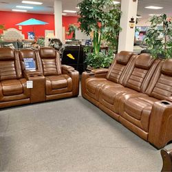 ♨️Backtrack Power Reclining Sofa and Loveseat
Ashley Furniture$20 Down Payment and delivery available 
