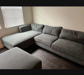 DELIVERY AVAILABLE 🚛 Grey Sectional couch with matching ottoman