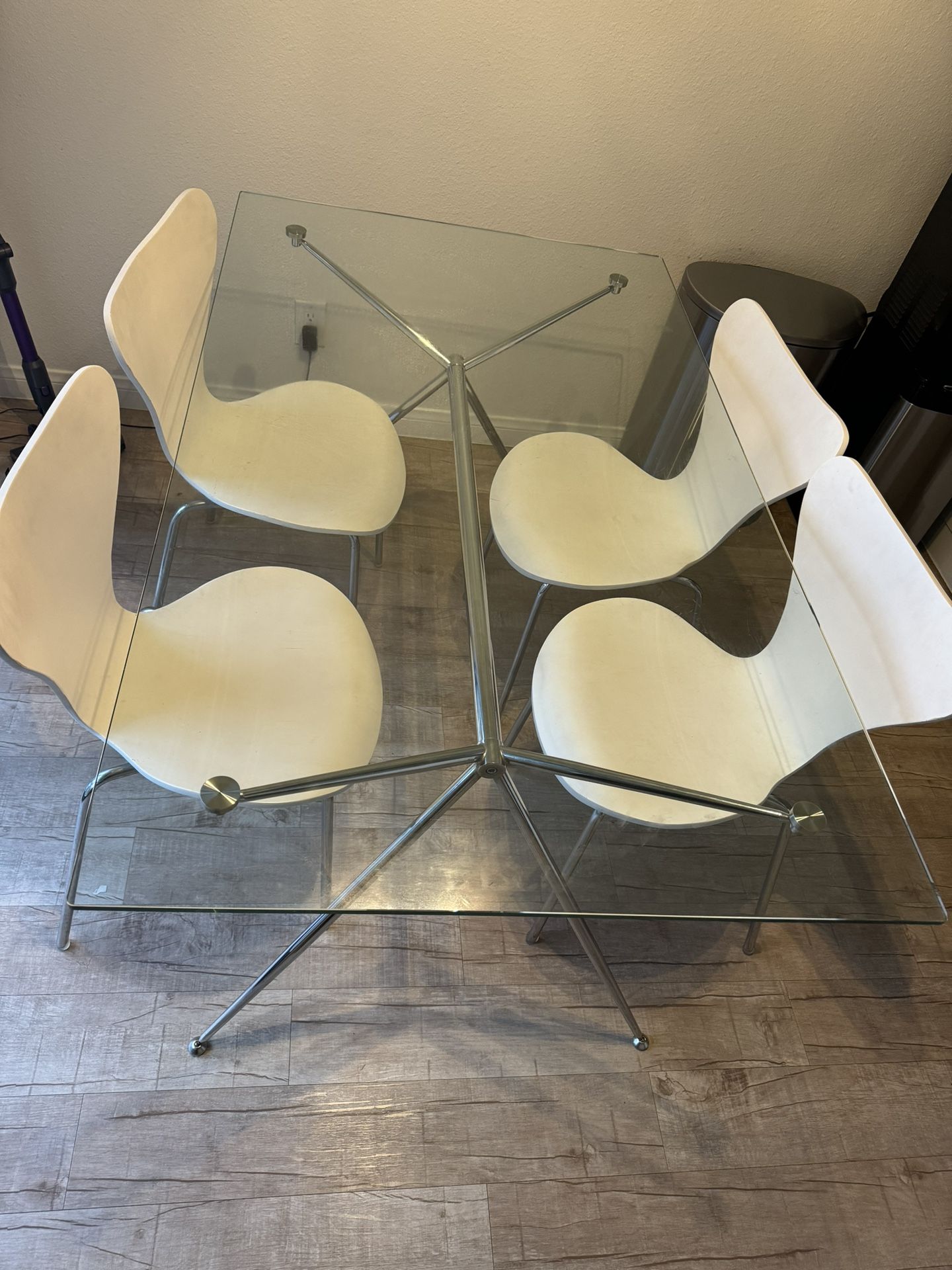 Dining table And 4 Chairs