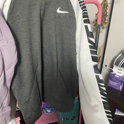 Men’s Nike Hoodie ( Men’s Size XL)