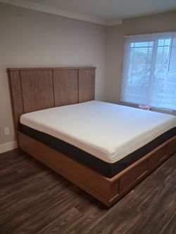 King Size Wood  Bed Frame with Headboard MATRESS INCLUDED! WITH DRESSER LIKE NEW!