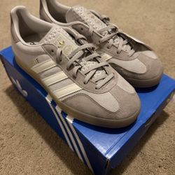 Adidas Gazelle size 8.5 womens