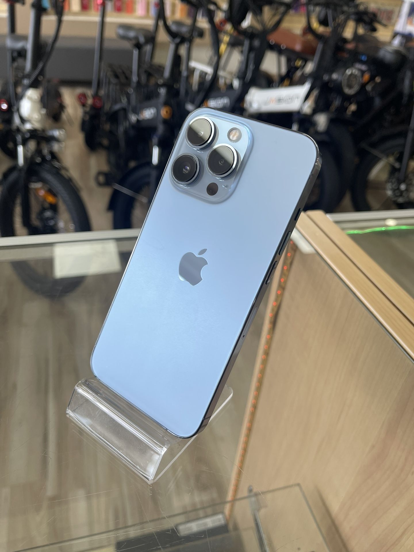 Sierra Blue iPhone 13 Pro Fully Unlocked Can Work With Any Carrier! Shop Without Using Credit! $0 To $100 Down To Take It Today! 