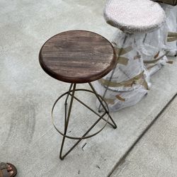 Kitchen Island    Stools 