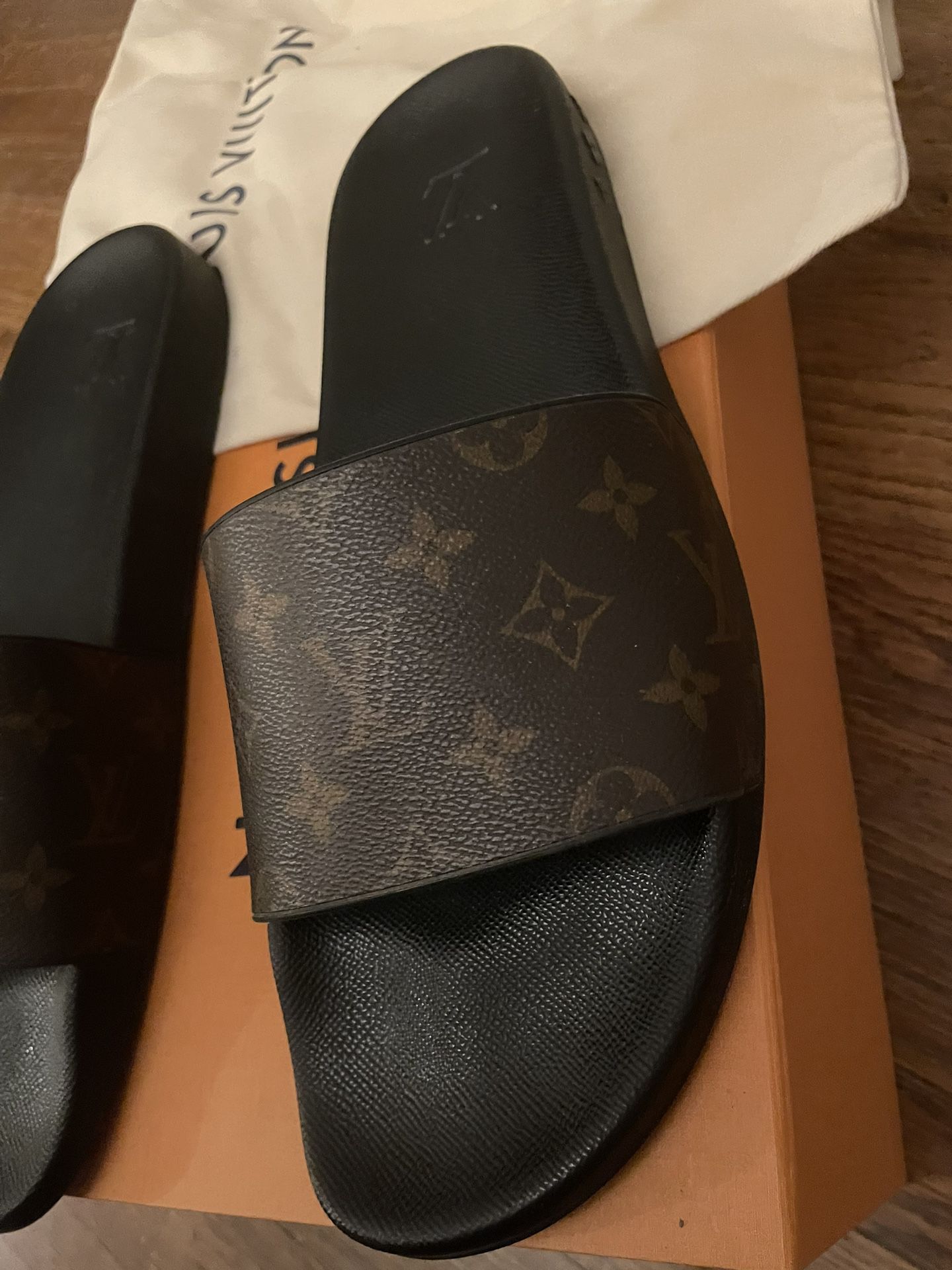 Louis Vuitton Size 14 - 1A3YCQ Waterfront Mules - Sandals for Sale in San  Antonio, TX - OfferUp