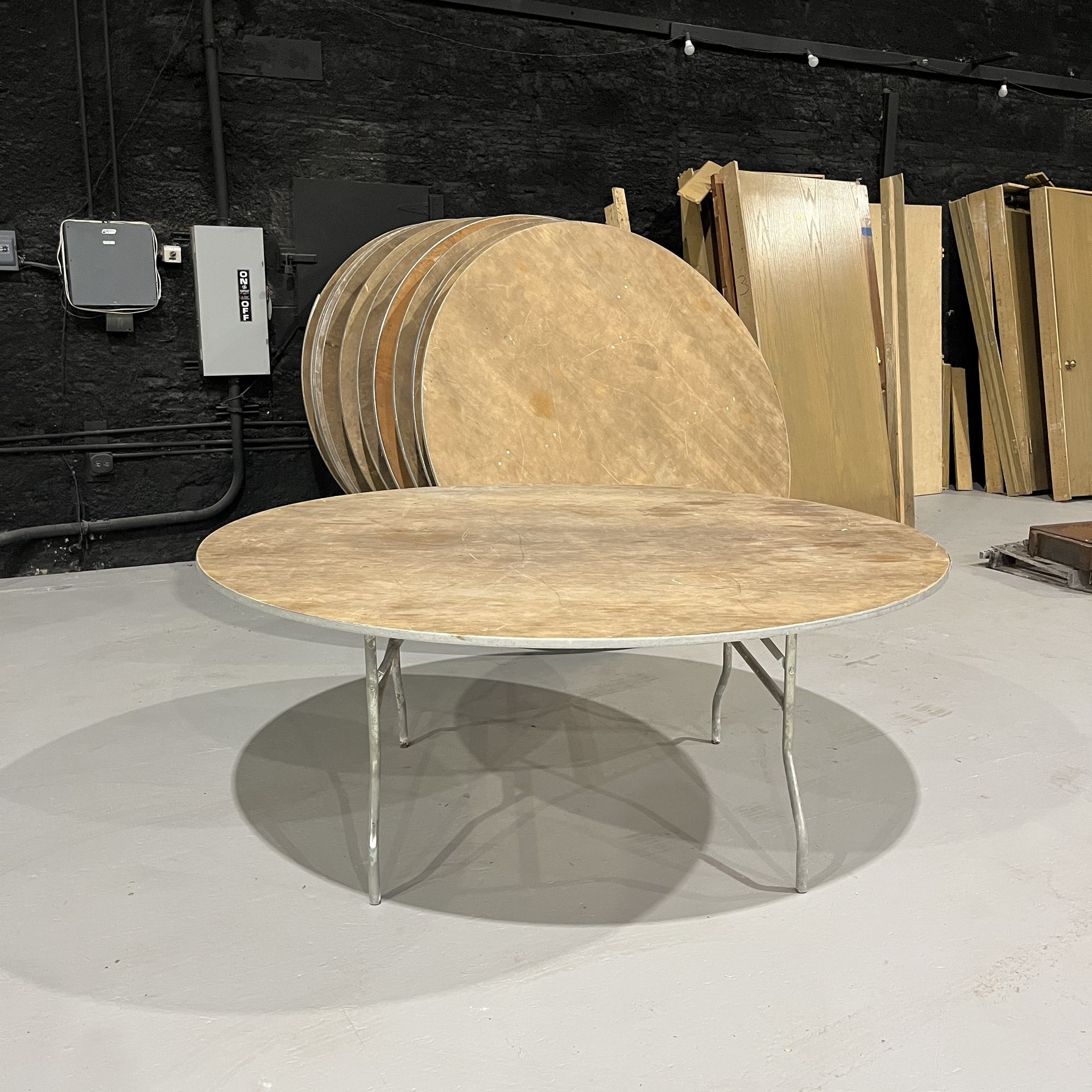 Round Banquet Restaurant Tables 6FT Diameter