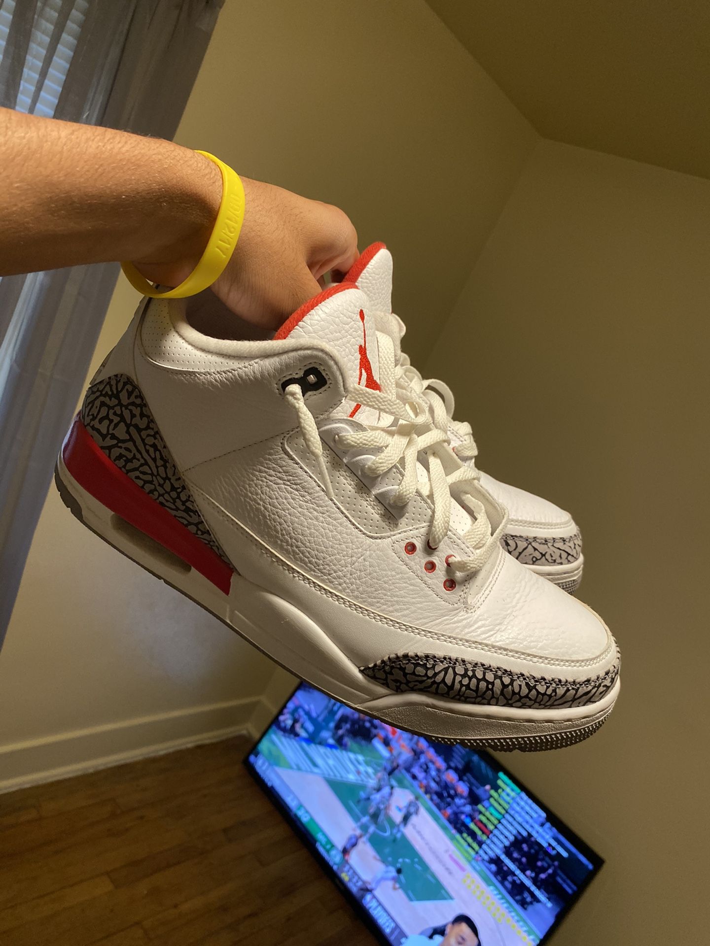 Katrina 3s top on feet