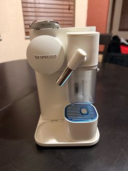 Nespresso Lattissima One Espresso Machine by De’Longhi