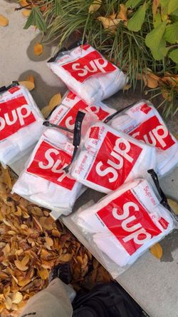 Supreme x Hanes socks