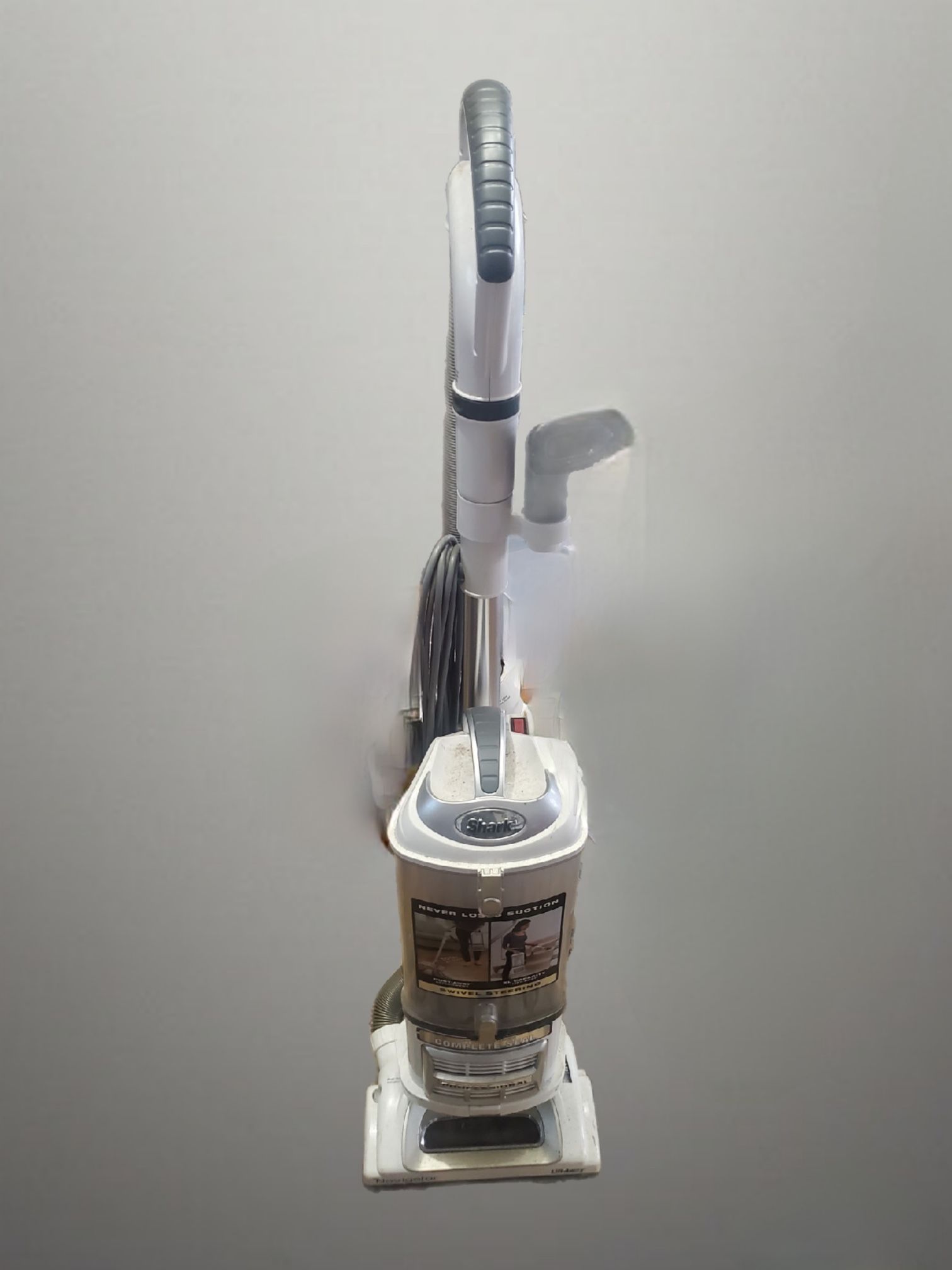 Shark White Vacuum Cleaner 