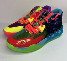 Basketball shoes
