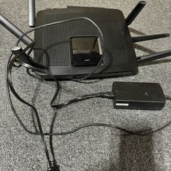 Linksys EA9500 Max-Stream AC5400 Tri-Band Wi-Fi Router with its power adapter and one detached antenna