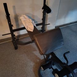 Workout Bench No Rips Or Tears In Vinyl