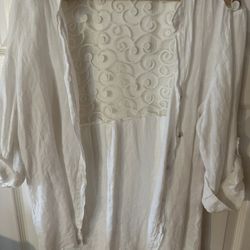 Tempo Paris 100% Linen Embroidered Button Front Topper – Size L