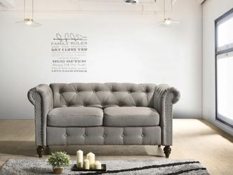 Traditional Tufted Loveseat