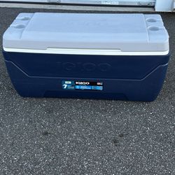 IGLOO MAXCOLD 152 Quart Cooler