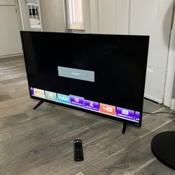 VIZIO - 39" Class LED - 720p 1366P - Smart - HDTV