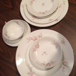 CHINA: 7 VINTAGE HAVILAND LIMOGES PLACE SETTINGS