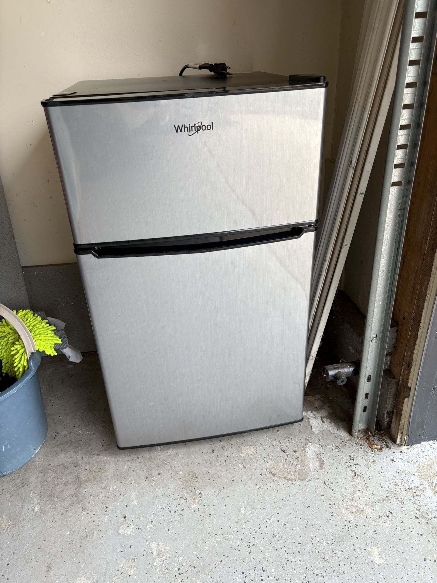 Mini fridge - Whirlpool