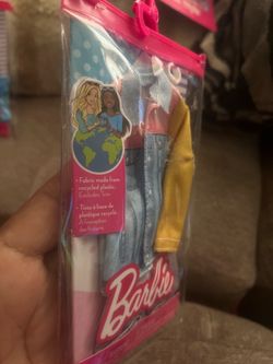 Barbie Fashion Pack Doll Clothing Set