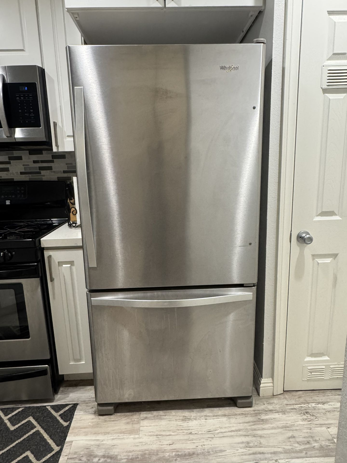 Whirlpool Wide Bottom Fridge And Freezer