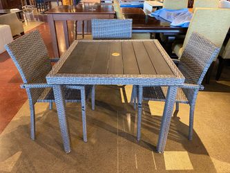 Outdoor Gray Wicker 4-Piece Square Patio Set