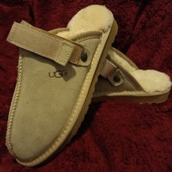 UGG SIZE 9 WOMENS NEW CLOG PAID $150