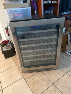 Avallon 24” Wine Cooler – Premium Built-In / Freestanding