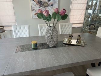 Dining room table with 8 velvet chairs