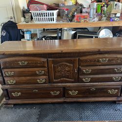 Solid wood 8-drawer dresser with large mirror vanity
