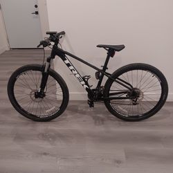 TREK BIKE 27.5" MARLIN 5
