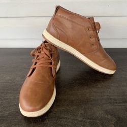 Men’s Levi mid top brown dress shoes size 9